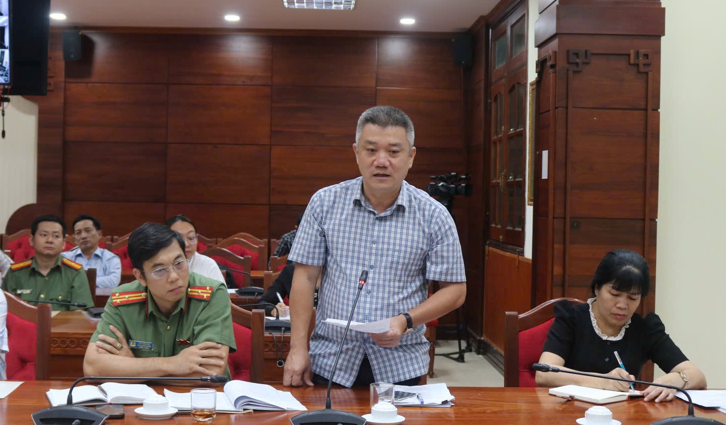 Đại biểu tham gia ý kiến tại cuộc họp.